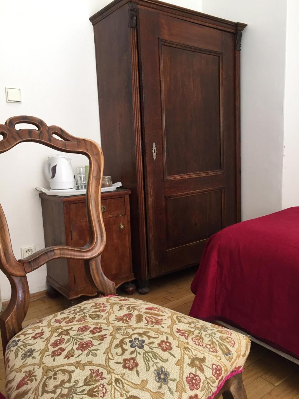 Rosemary Hostal *